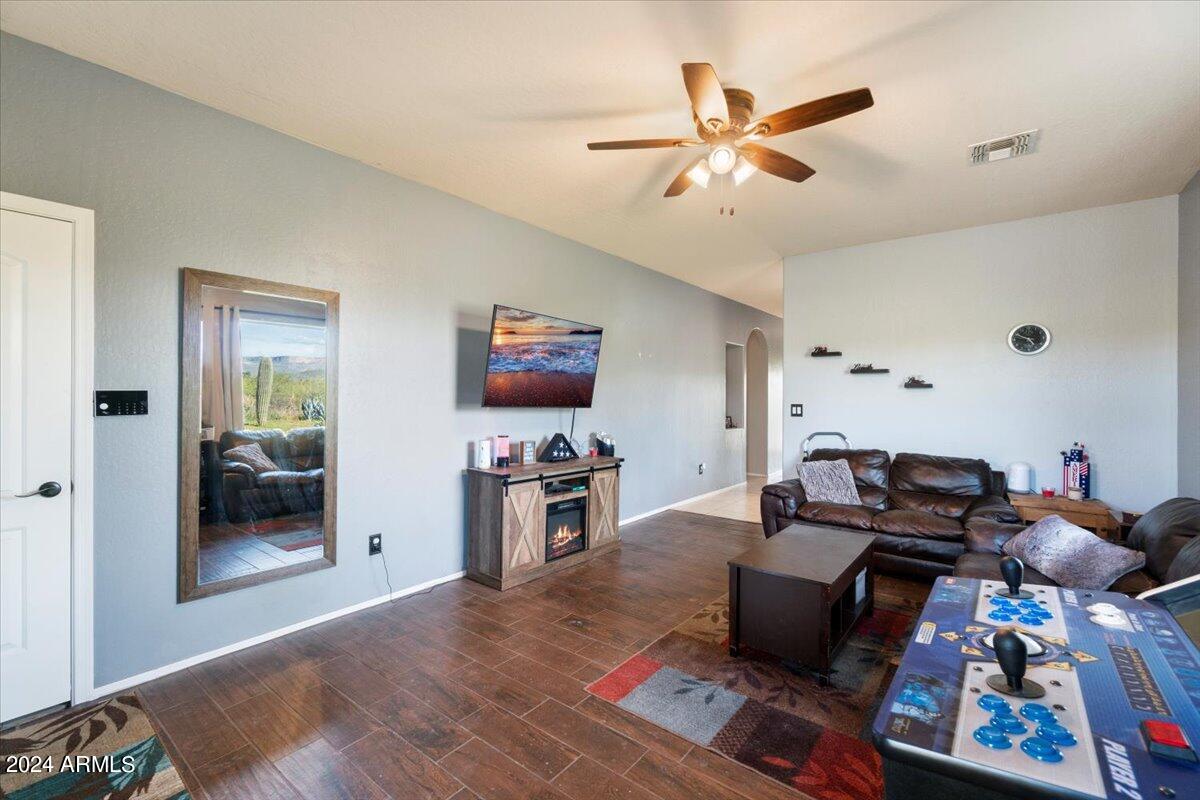 19400 E GREGORY Street