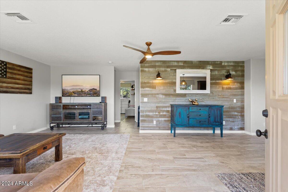 2316 W WHITE SPAR Road