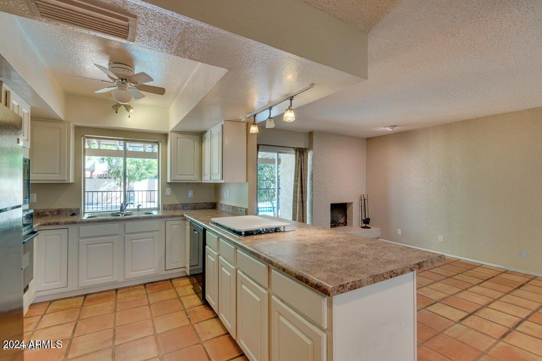 7641 N VIA DEL PARAISO