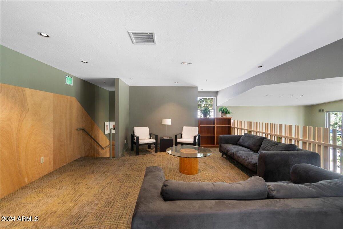 1185 W UNIVERSITY Avenue, 148