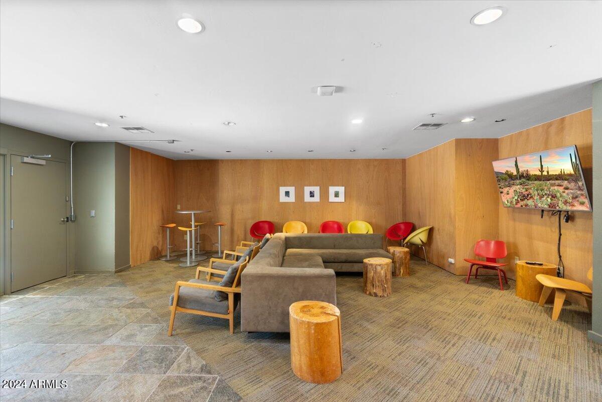 1185 W UNIVERSITY Avenue, 148