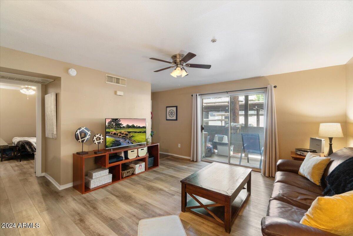 1185 W UNIVERSITY Avenue, 148