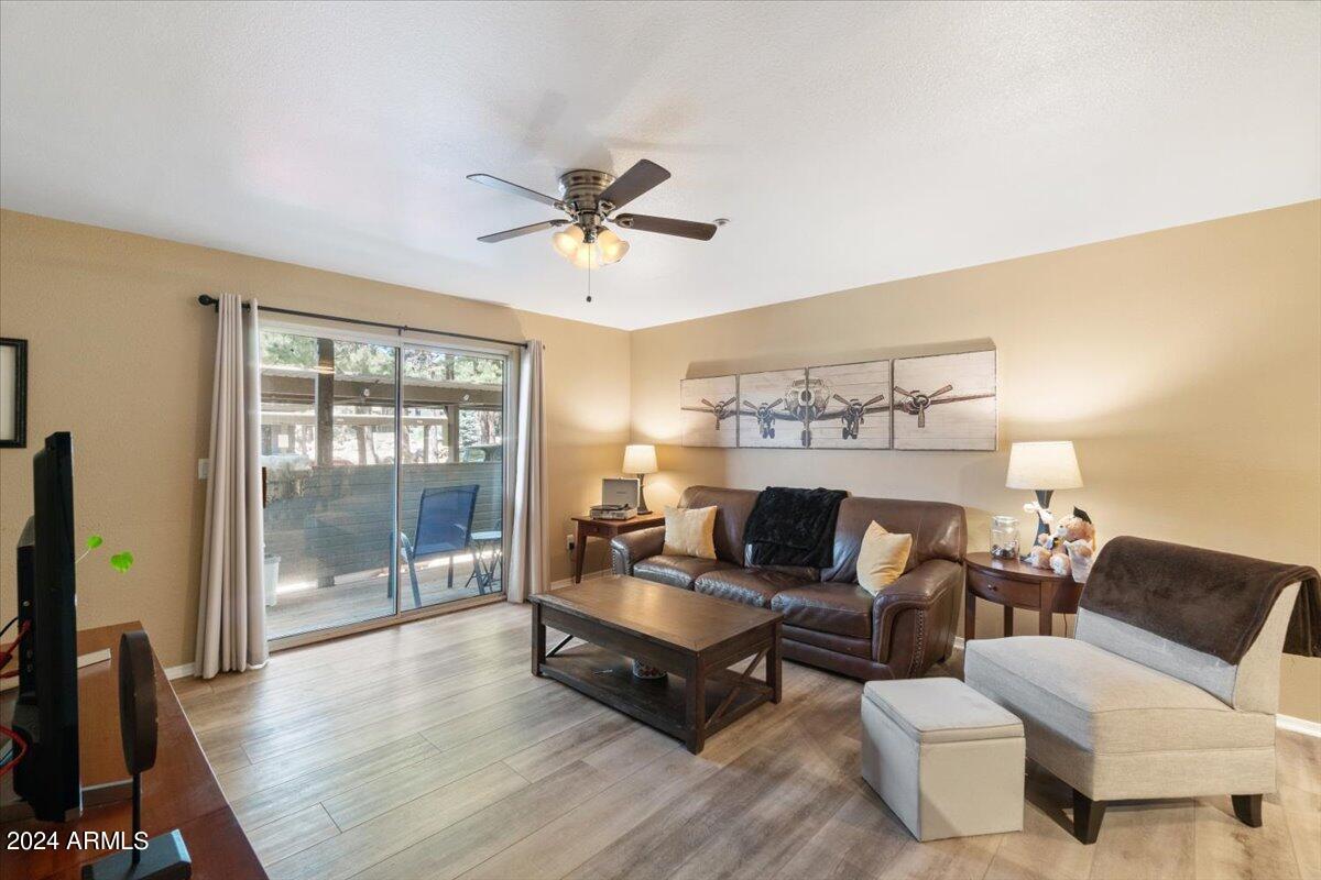 1185 W UNIVERSITY Avenue, 148