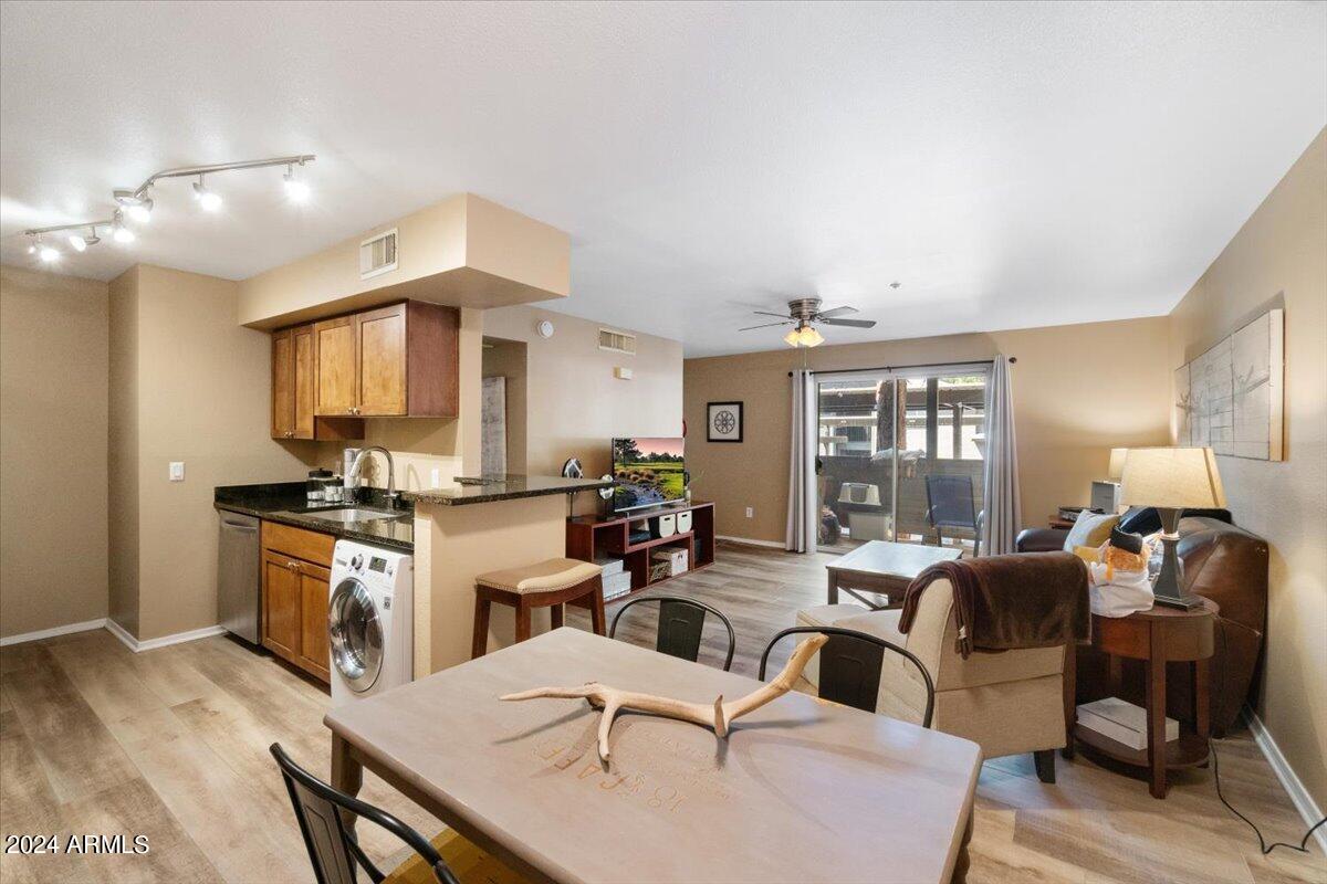 1185 W UNIVERSITY Avenue, 148