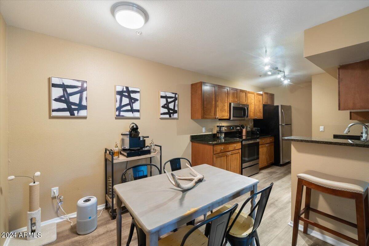 1185 W UNIVERSITY Avenue, 148