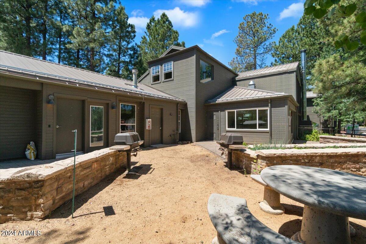 1185 W UNIVERSITY Avenue, 148