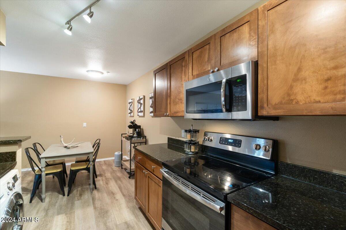 1185 W UNIVERSITY Avenue, 148