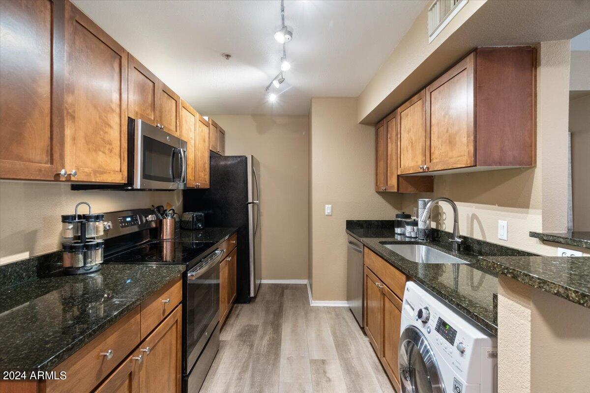 1185 W UNIVERSITY Avenue, 148