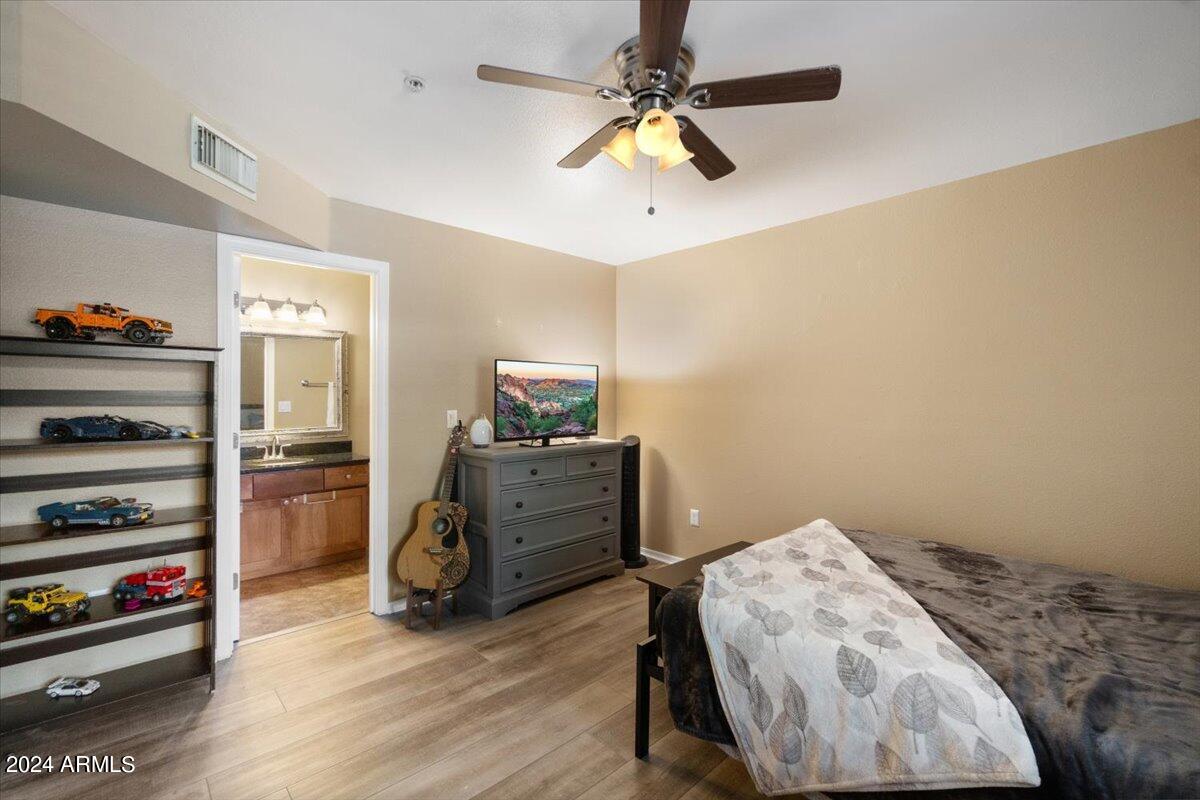 1185 W UNIVERSITY Avenue, 148