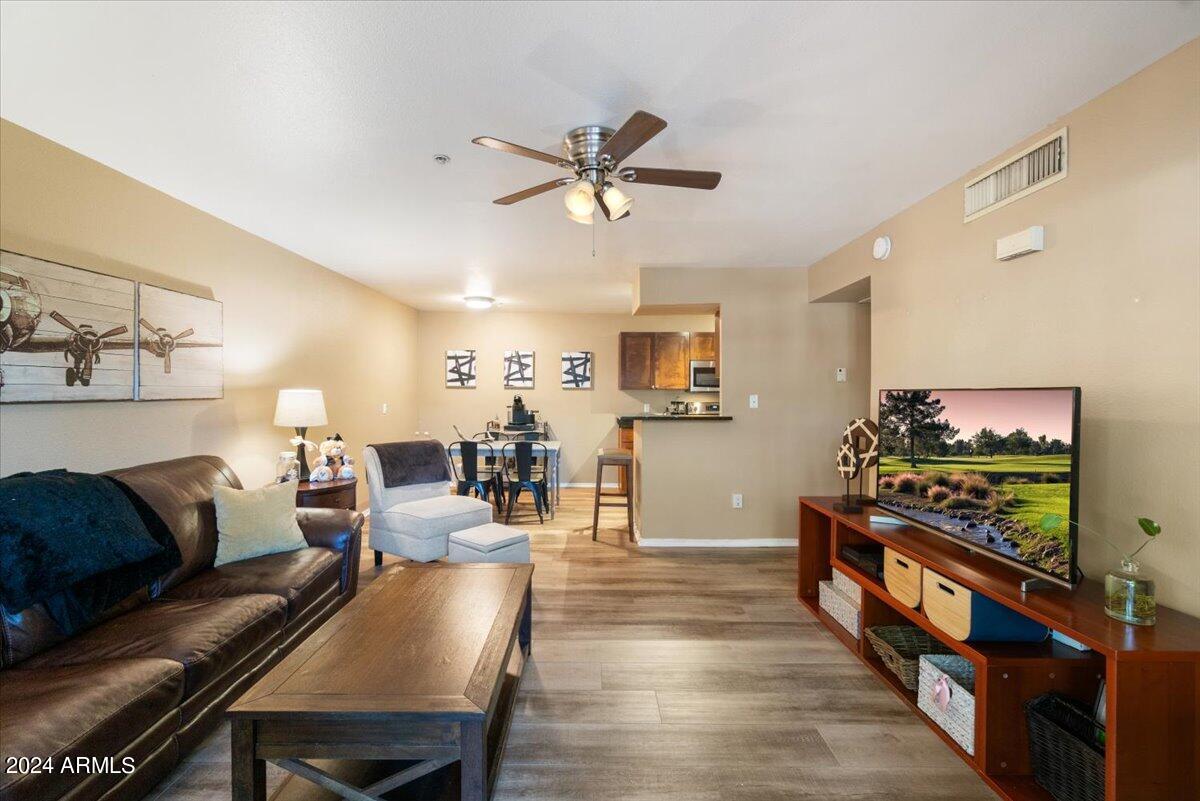 1185 W UNIVERSITY Avenue, 148