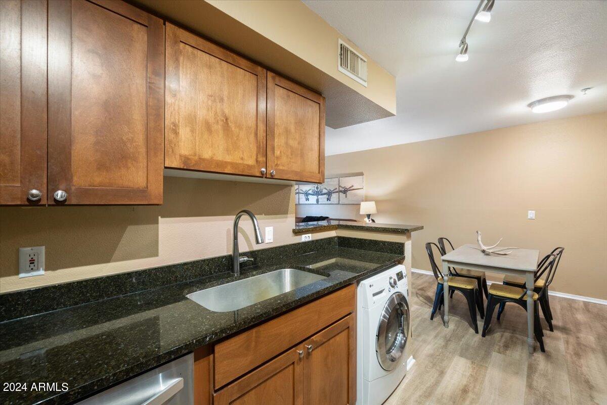 1185 W UNIVERSITY Avenue, 148