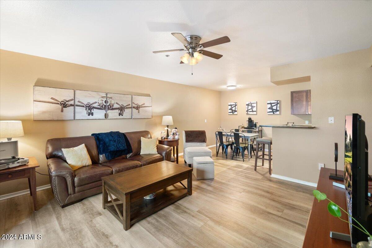 1185 W UNIVERSITY Avenue, 148