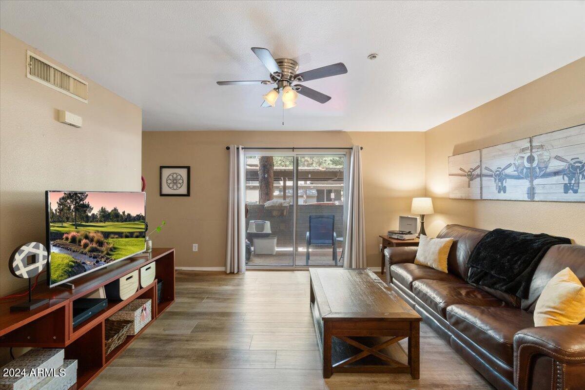 1185 W UNIVERSITY Avenue, 148