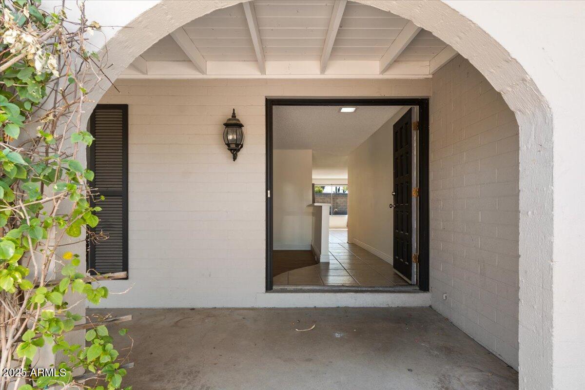 2231 E LINCOLN Circle