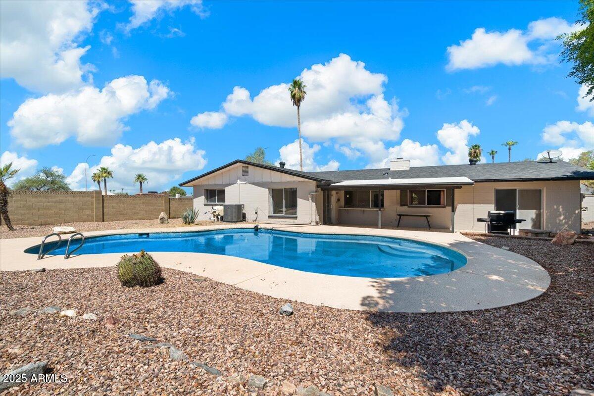 2231 E LINCOLN Circle