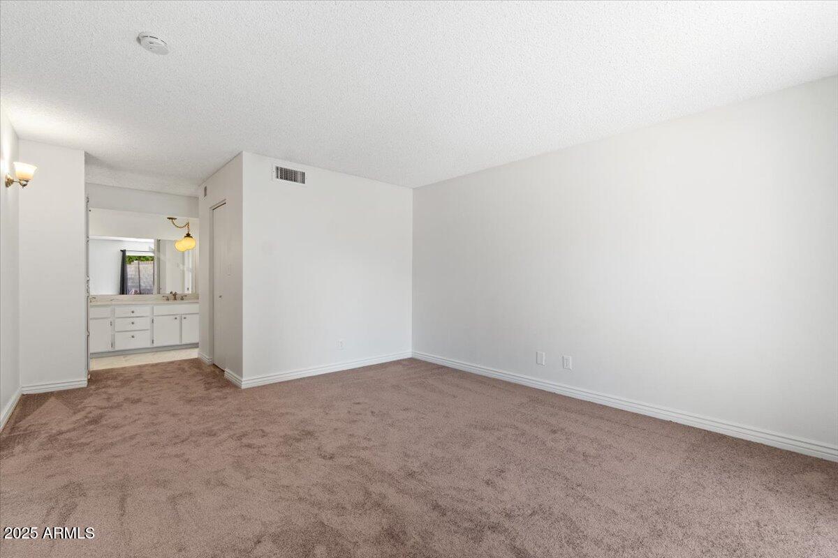 2231 E LINCOLN Circle