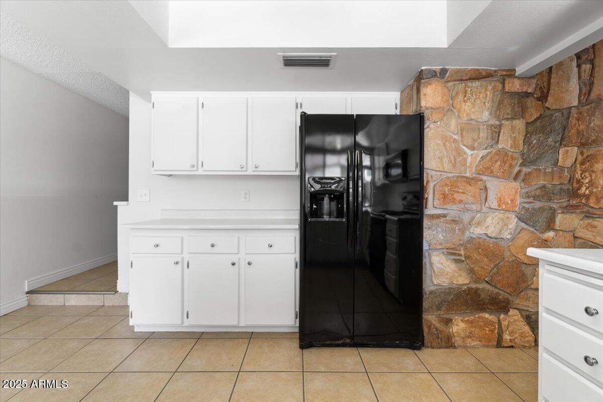 2231 E LINCOLN Circle