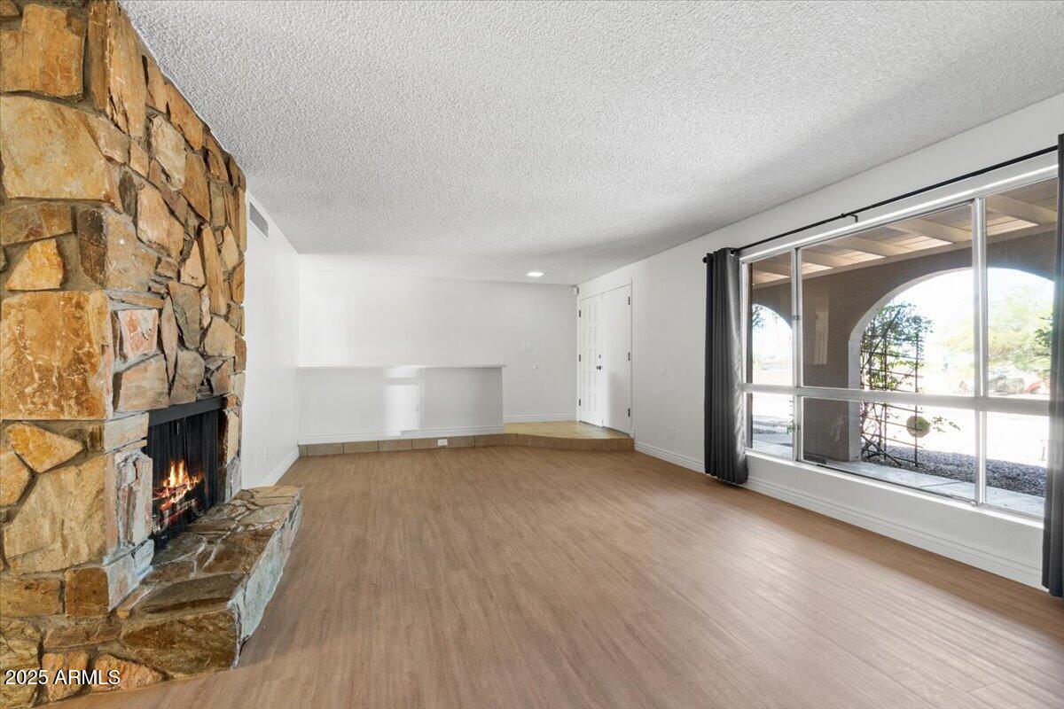 2231 E LINCOLN Circle