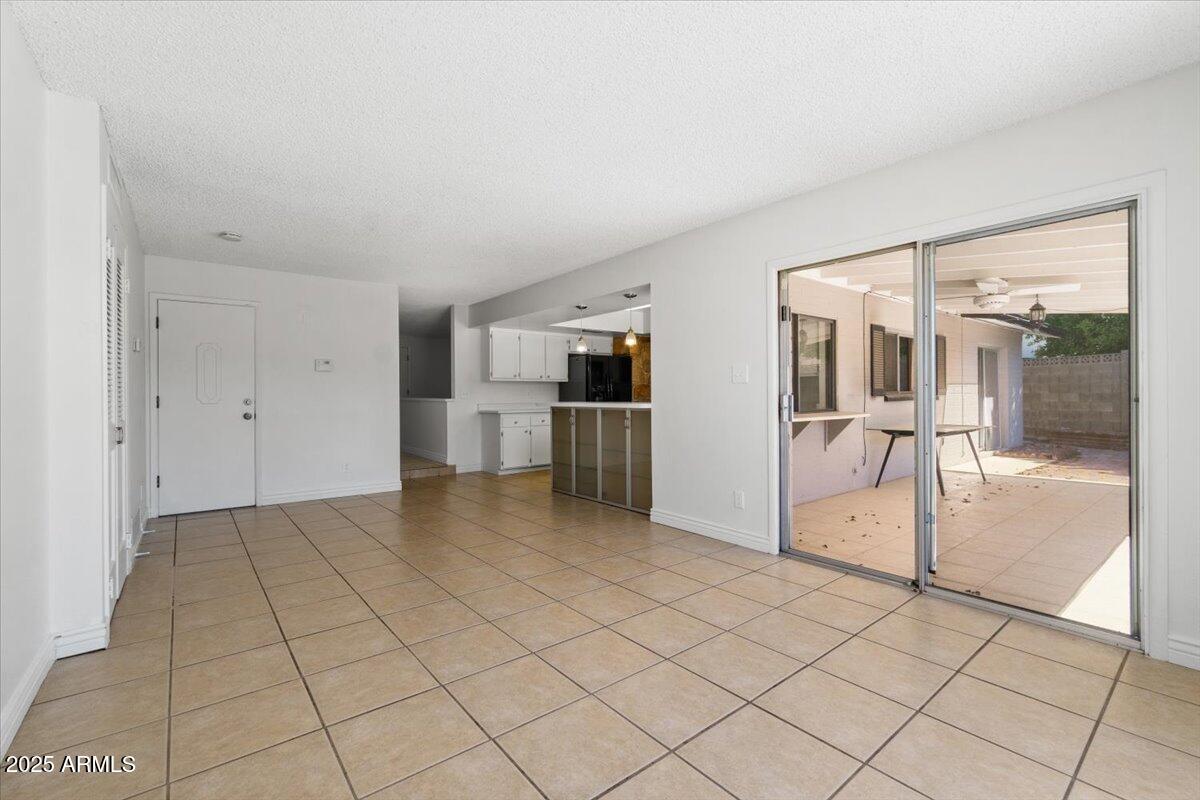 2231 E LINCOLN Circle