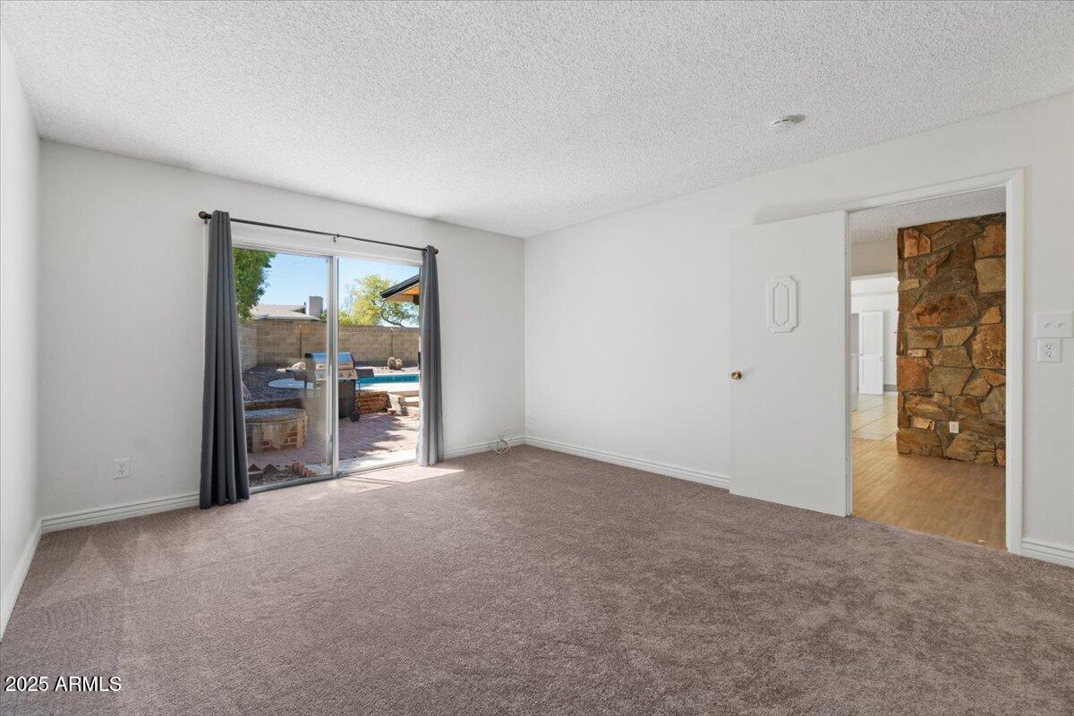 2231 E LINCOLN Circle