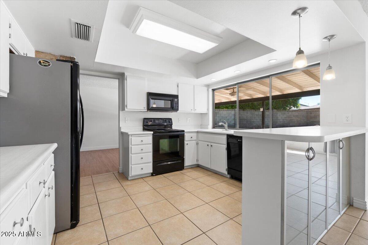 2231 E LINCOLN Circle