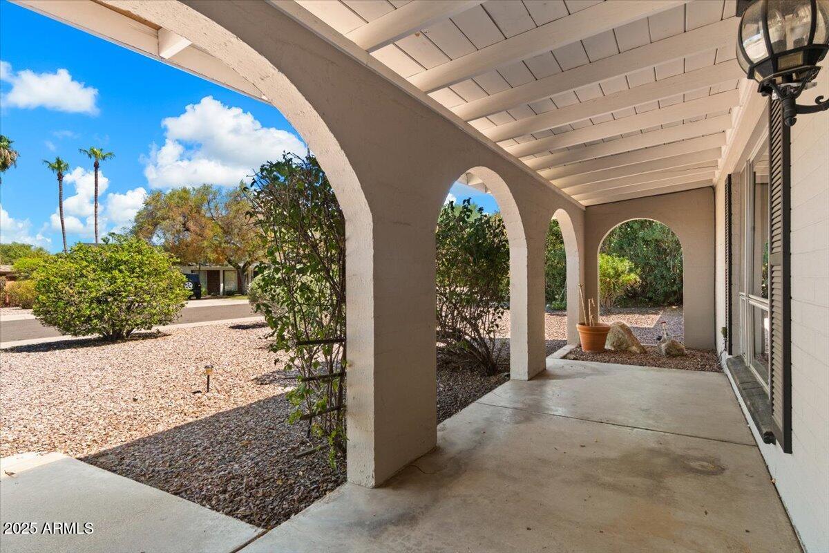 2231 E LINCOLN Circle