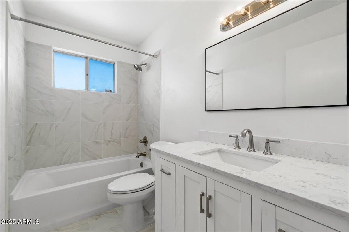 2231 E LINCOLN Circle