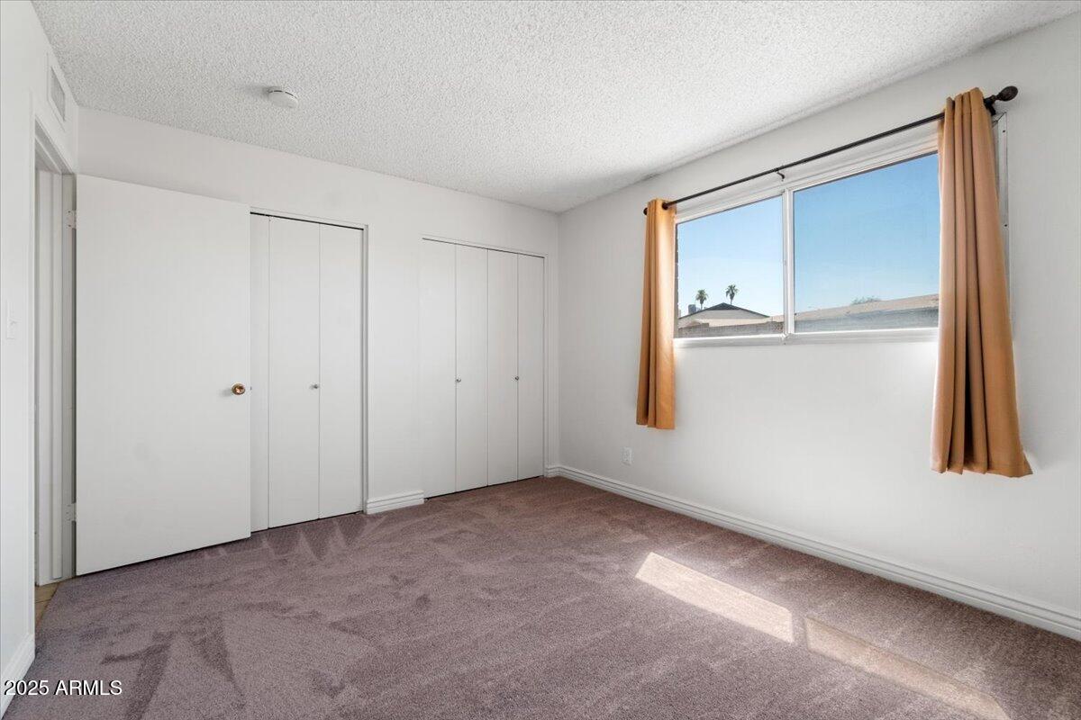 2231 E LINCOLN Circle