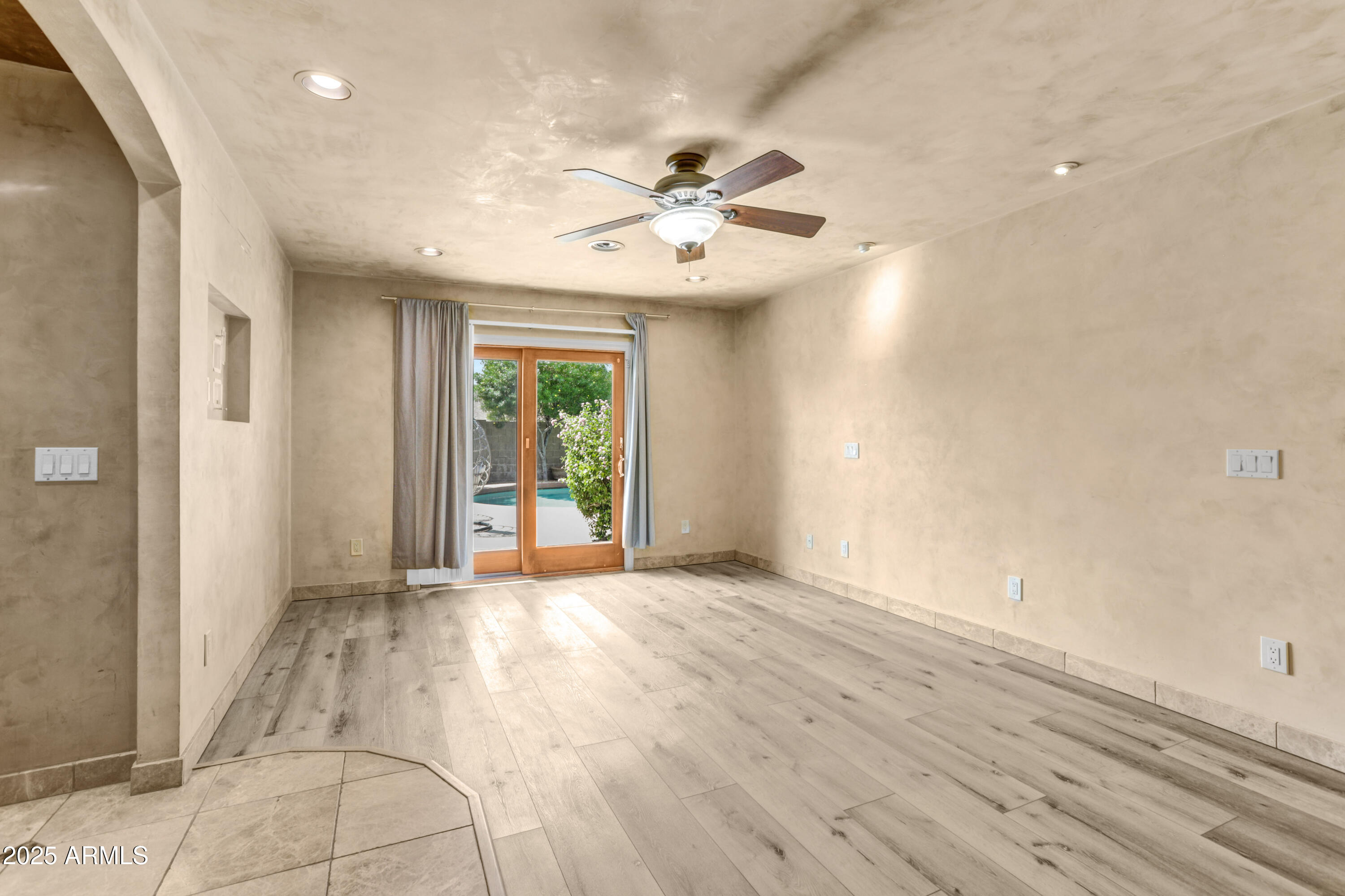 5909 E MARILYN Road