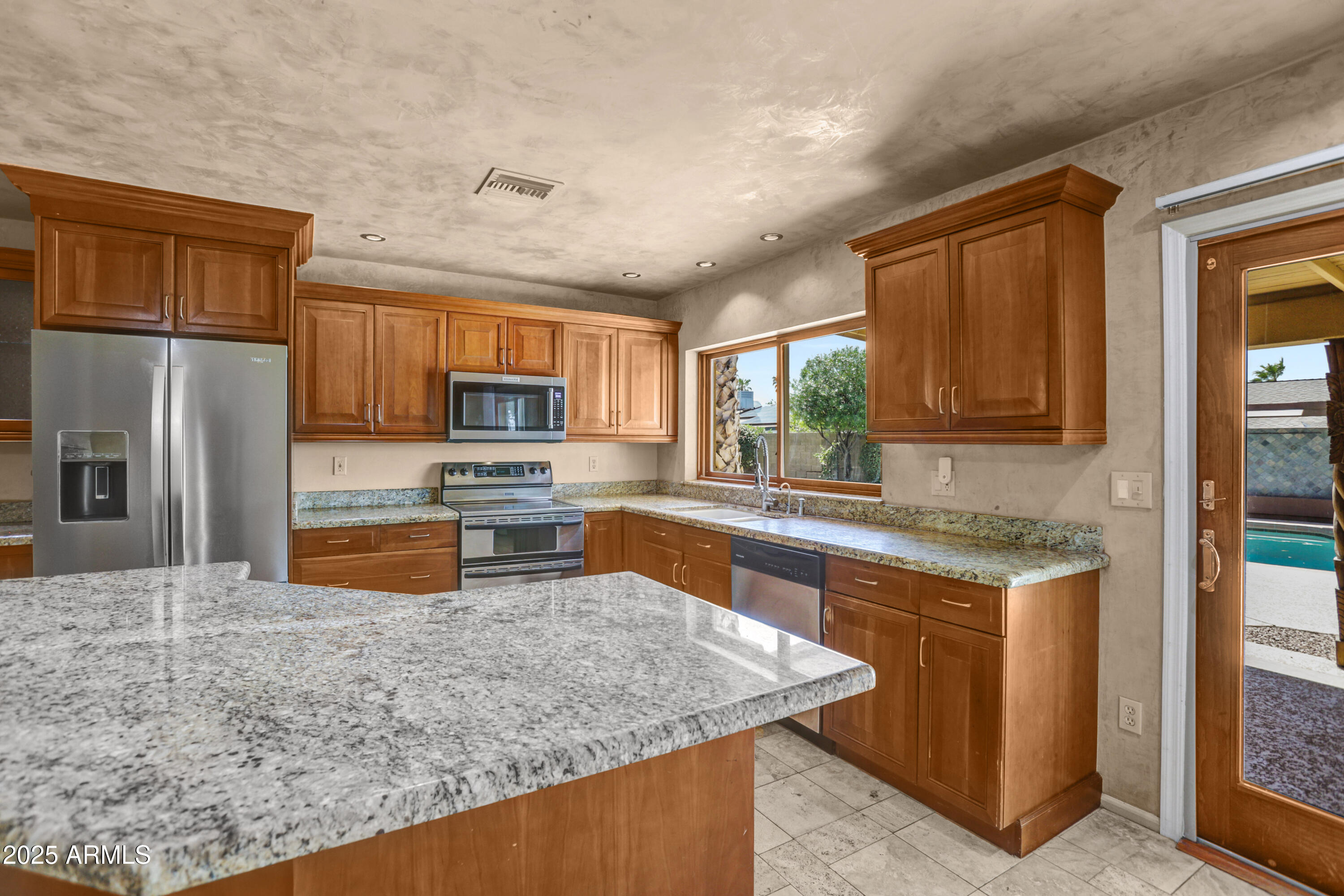 5909 E MARILYN Road