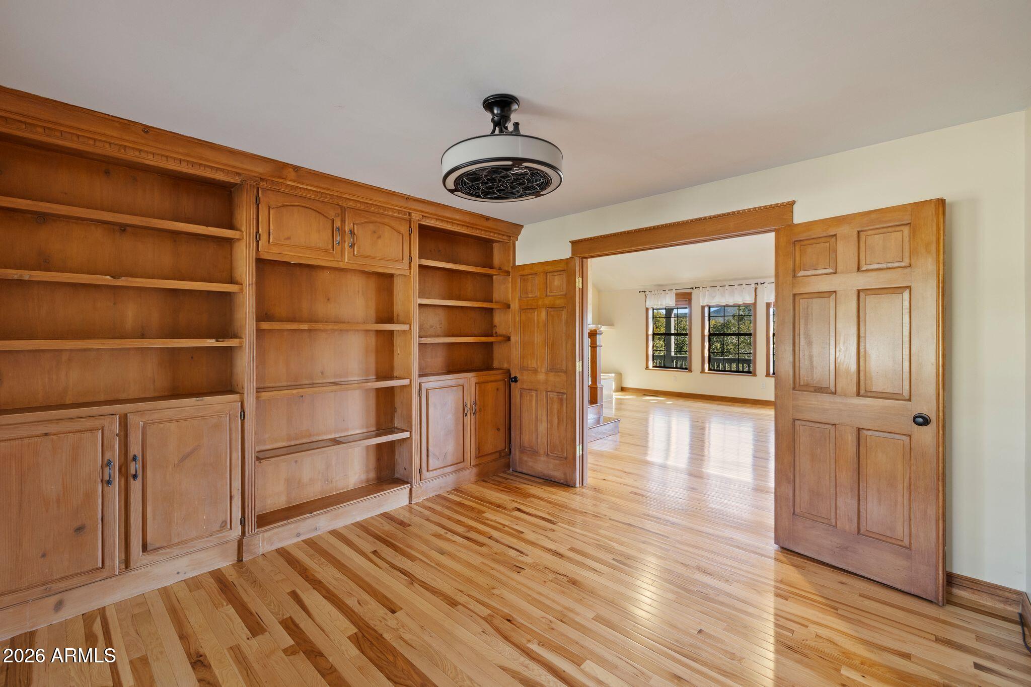 117 N EQUESTRIAN Way