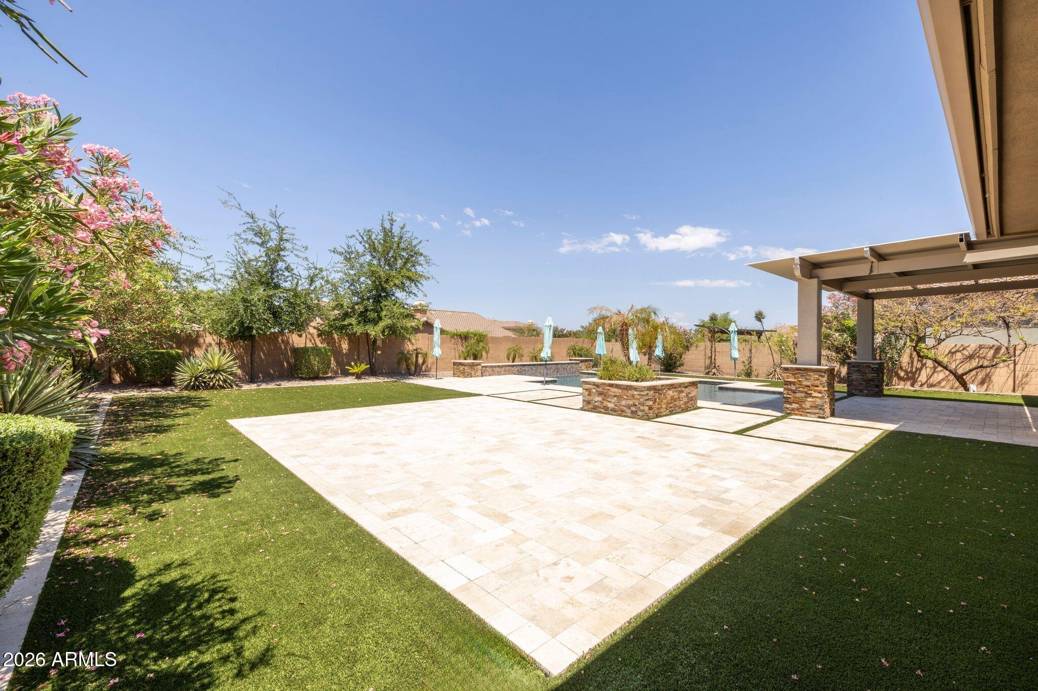 5519 E WINDSTONE Trail