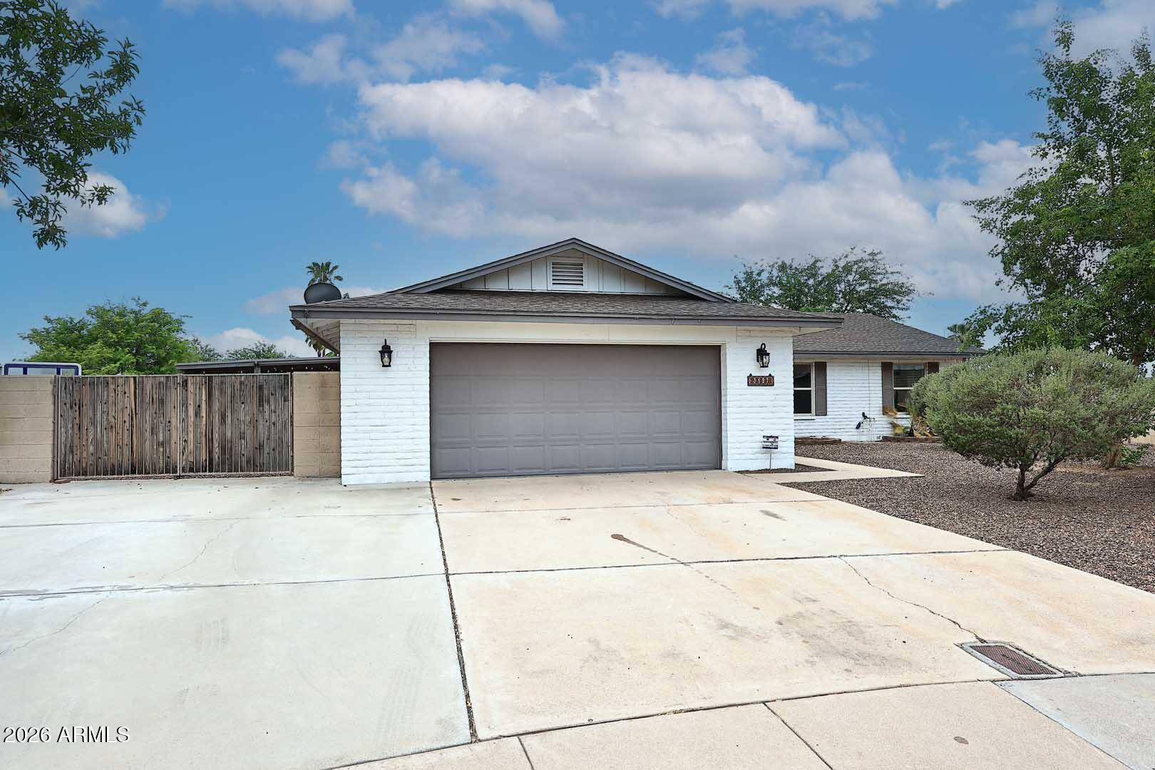 3127 W YUCCA Street