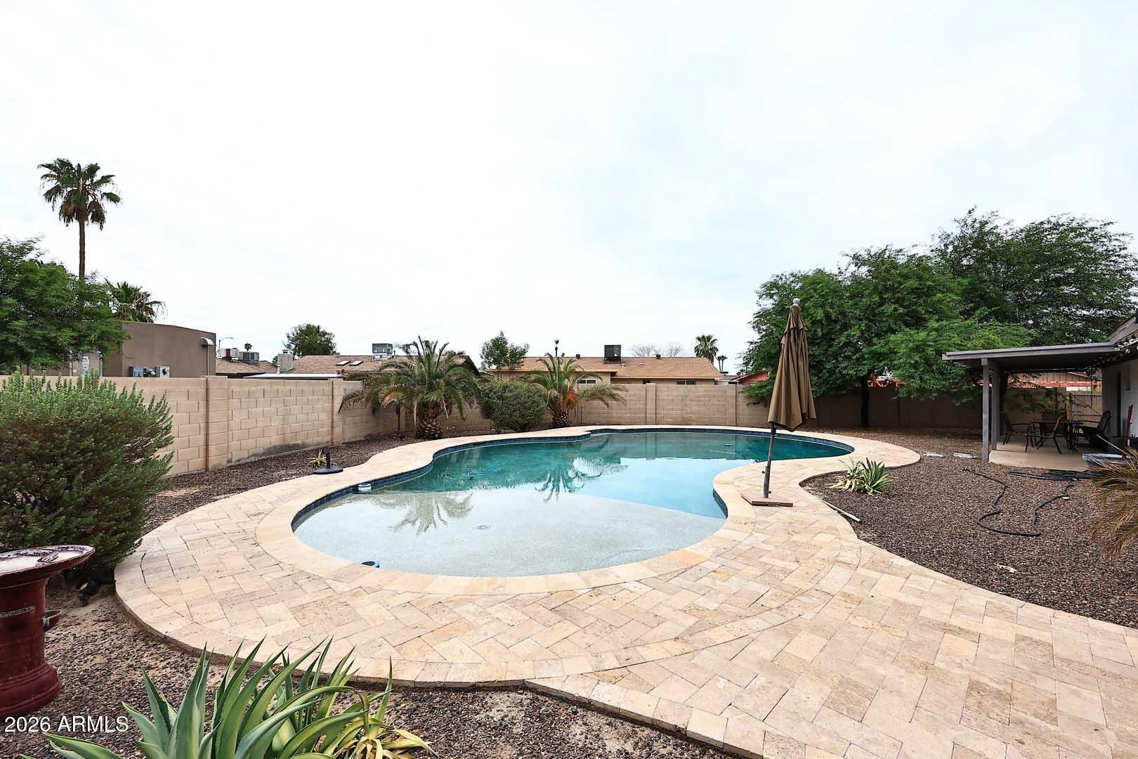3127 W YUCCA Street
