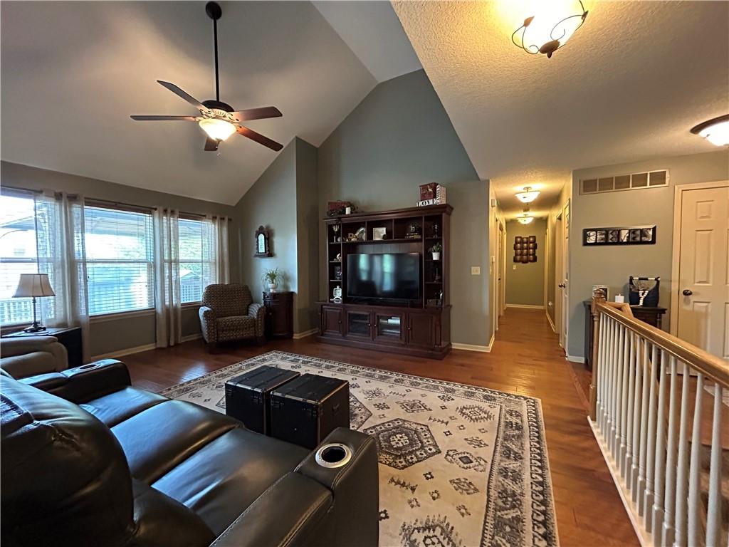 513 E Cheyenne Street