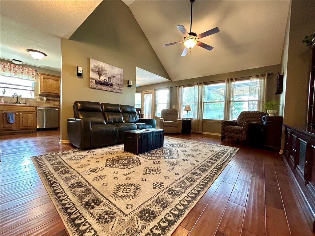 513 E Cheyenne Street