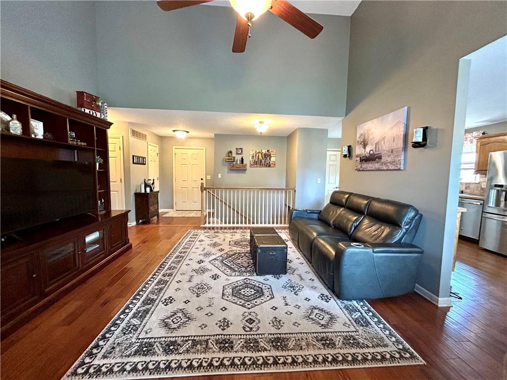 513 E Cheyenne Street