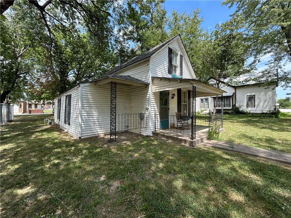 307 E 12th Street