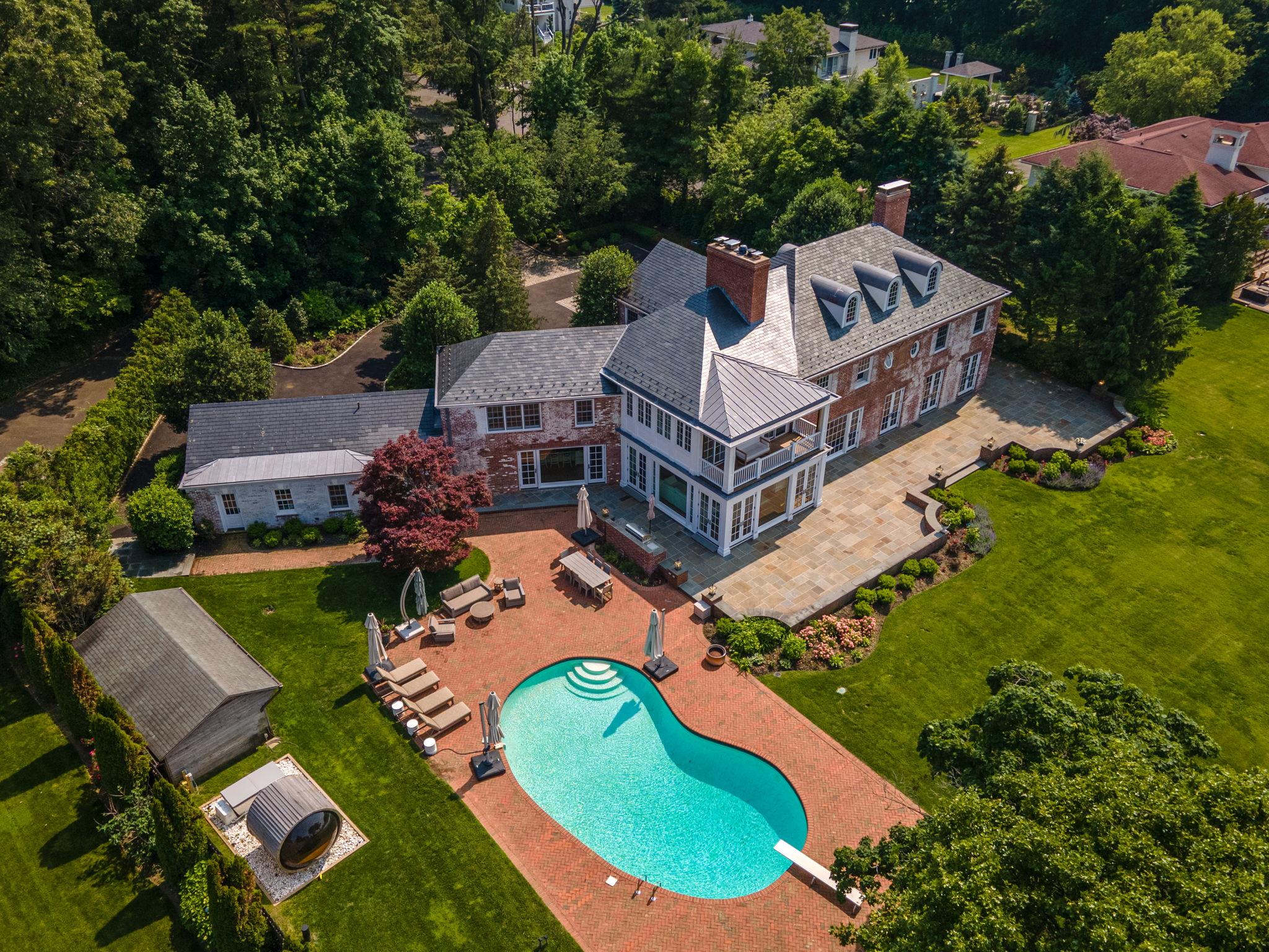 14 Private Road