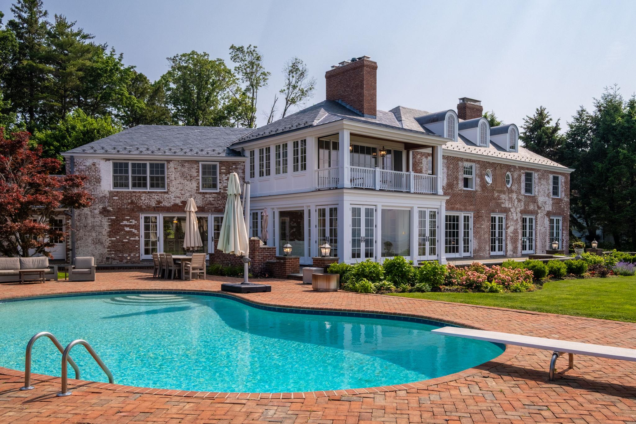 14 Private Road