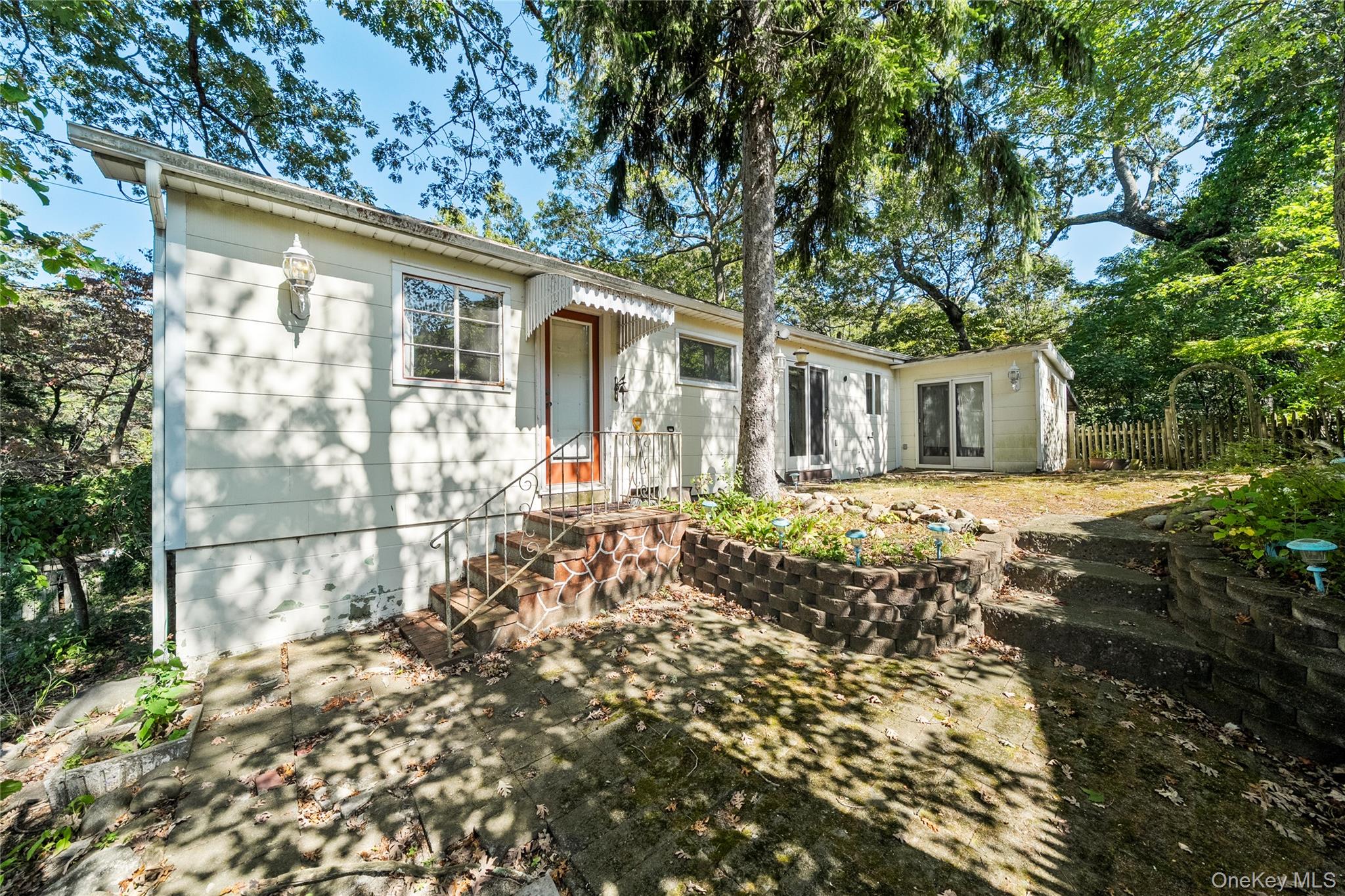 14 Whitestone Road