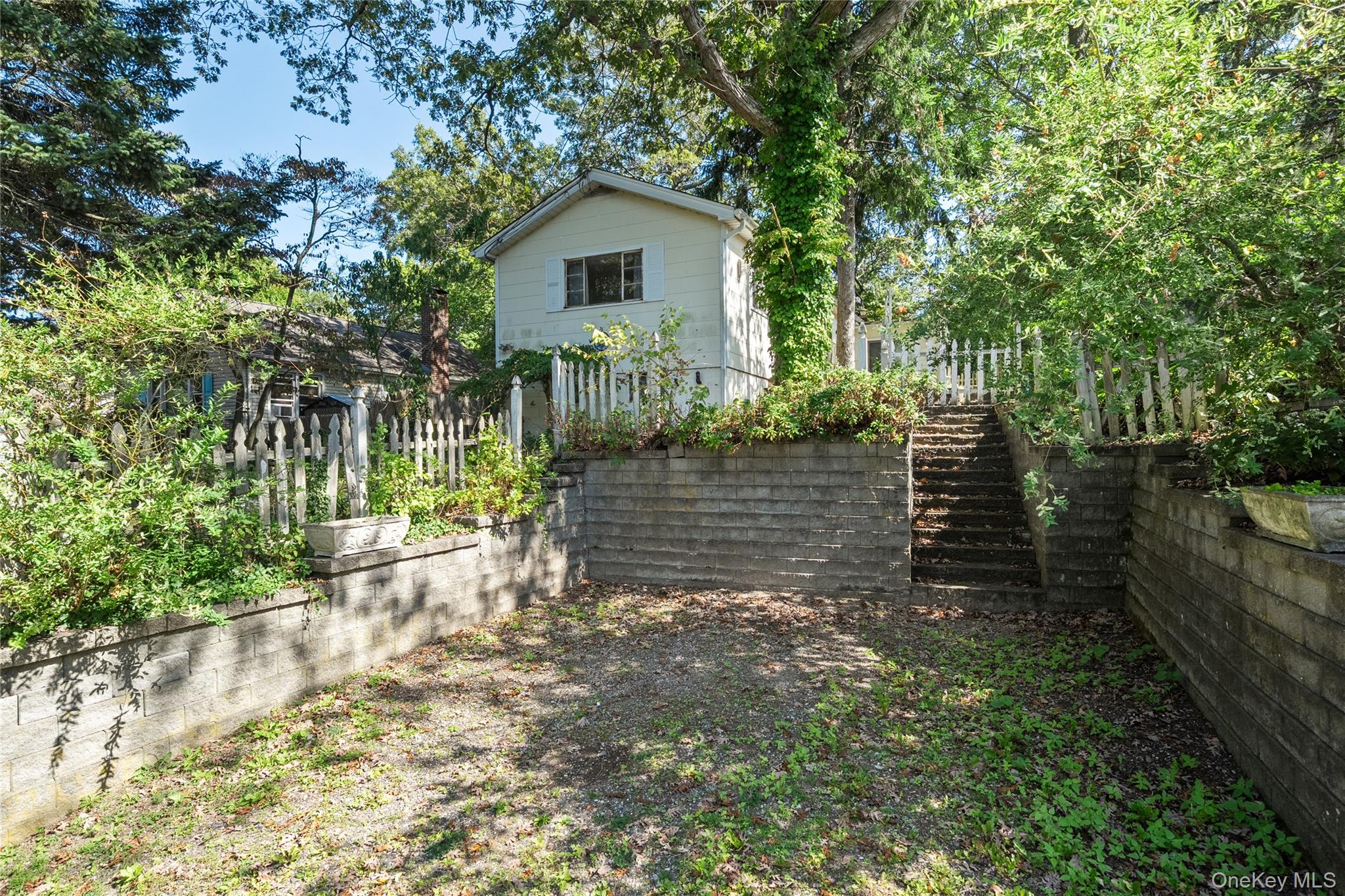 14 Whitestone Road