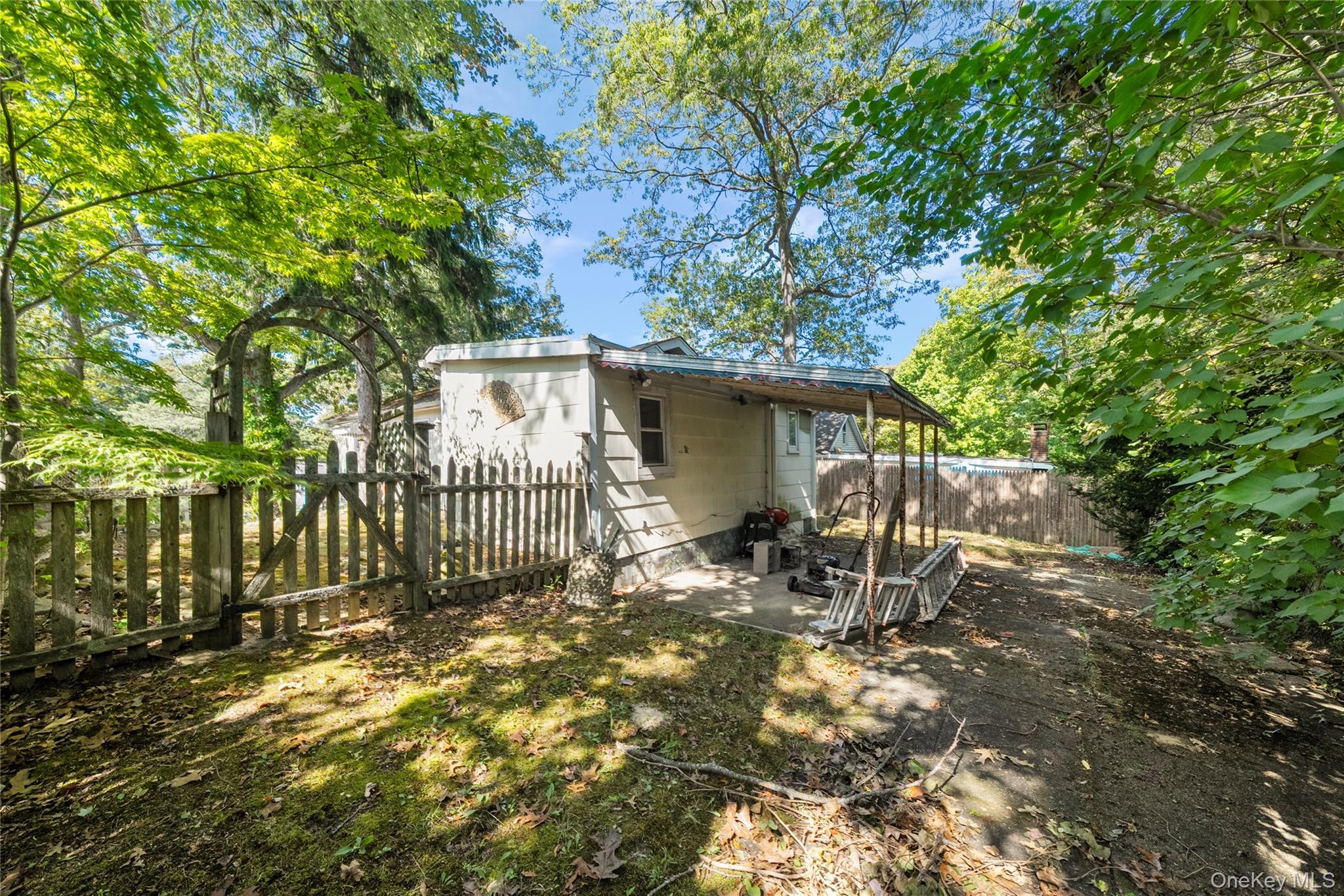 14 Whitestone Road