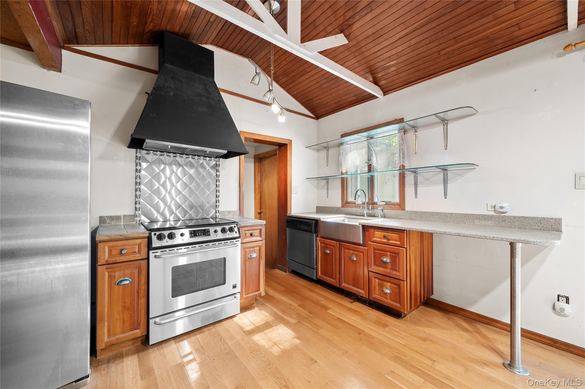14 Whitestone Road