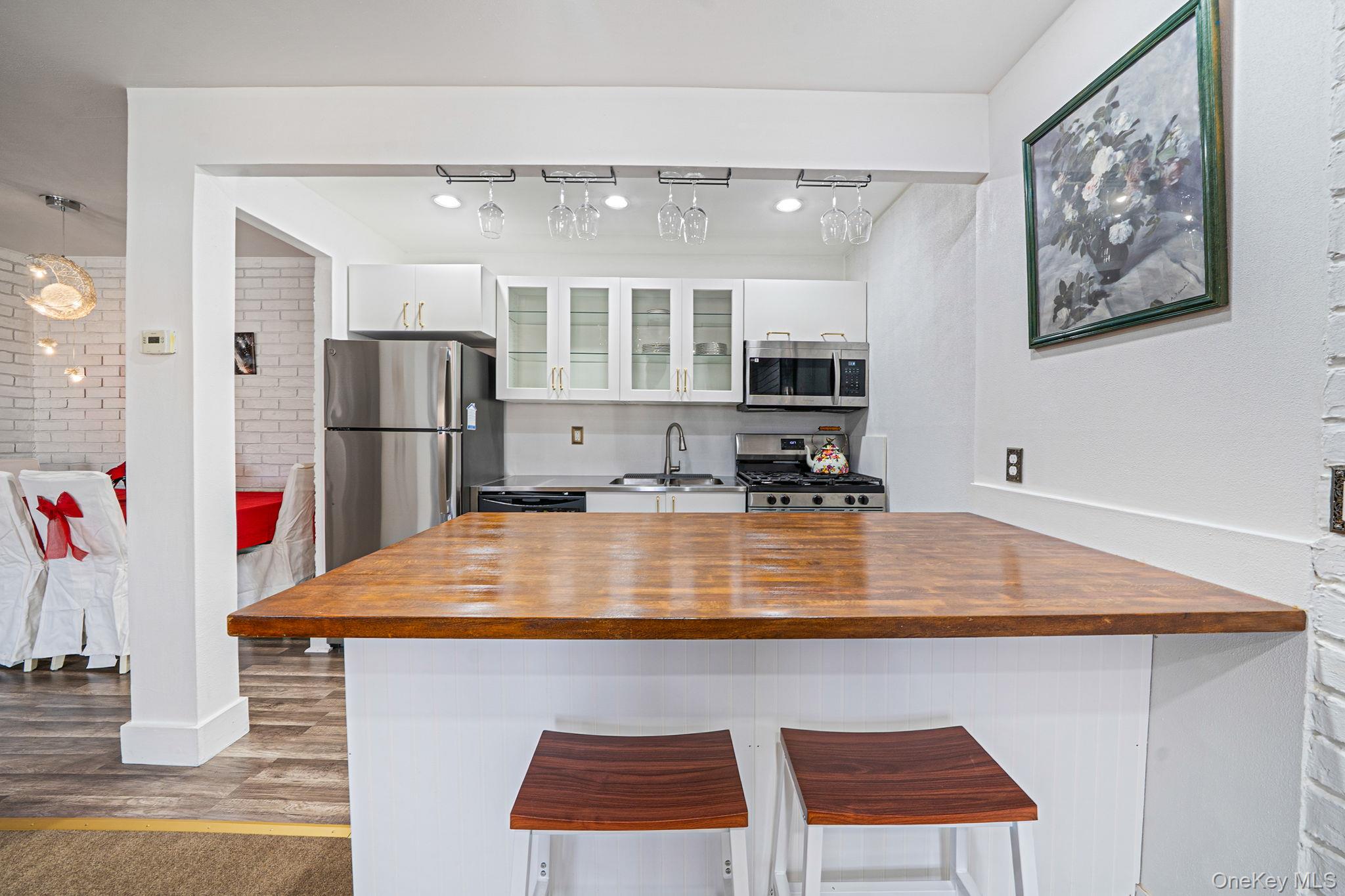 460 Old Town Road Unit: 5L