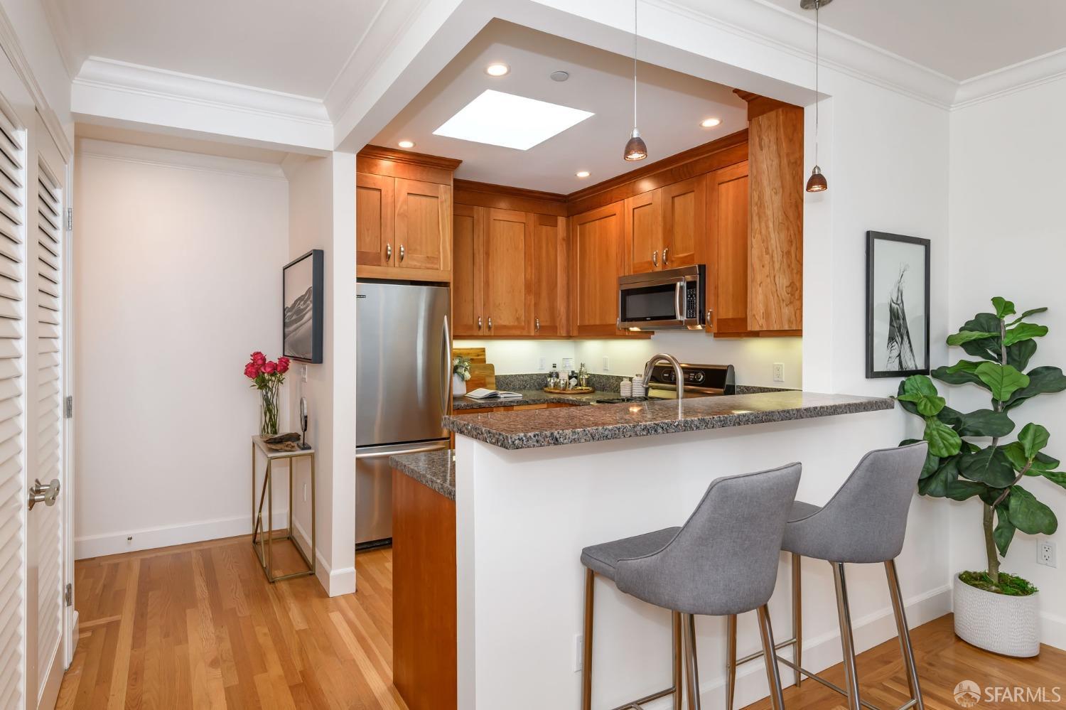 939 Jackson Street Unit: 301