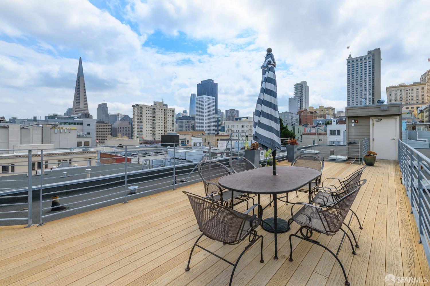 939 Jackson Street Unit: 301