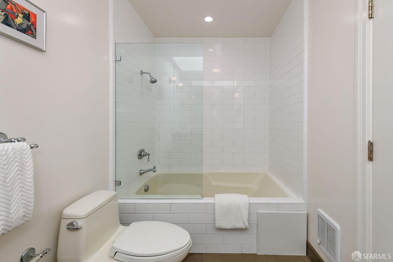 939 Jackson Street Unit: 301