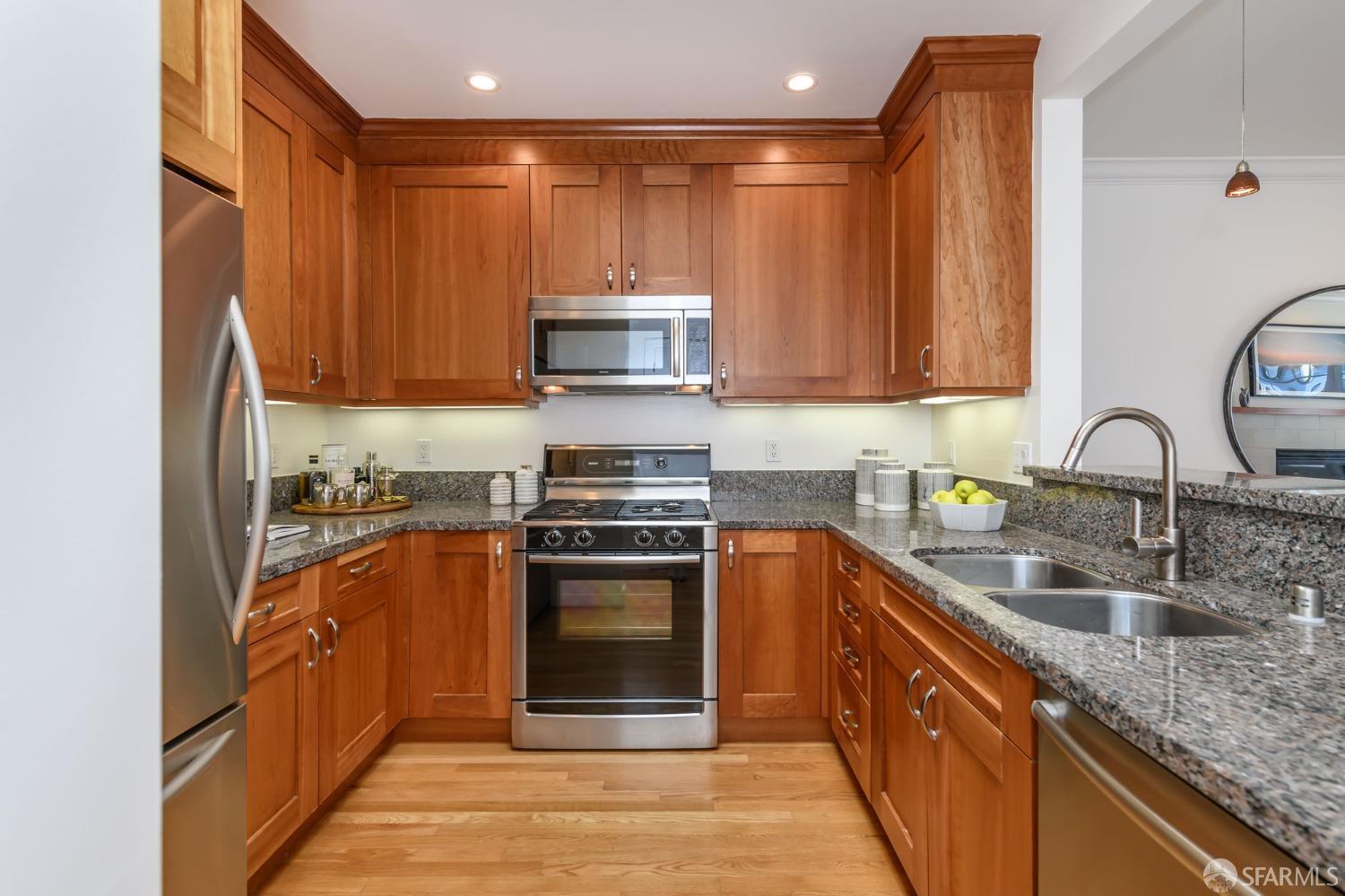 939 Jackson Street Unit: 301