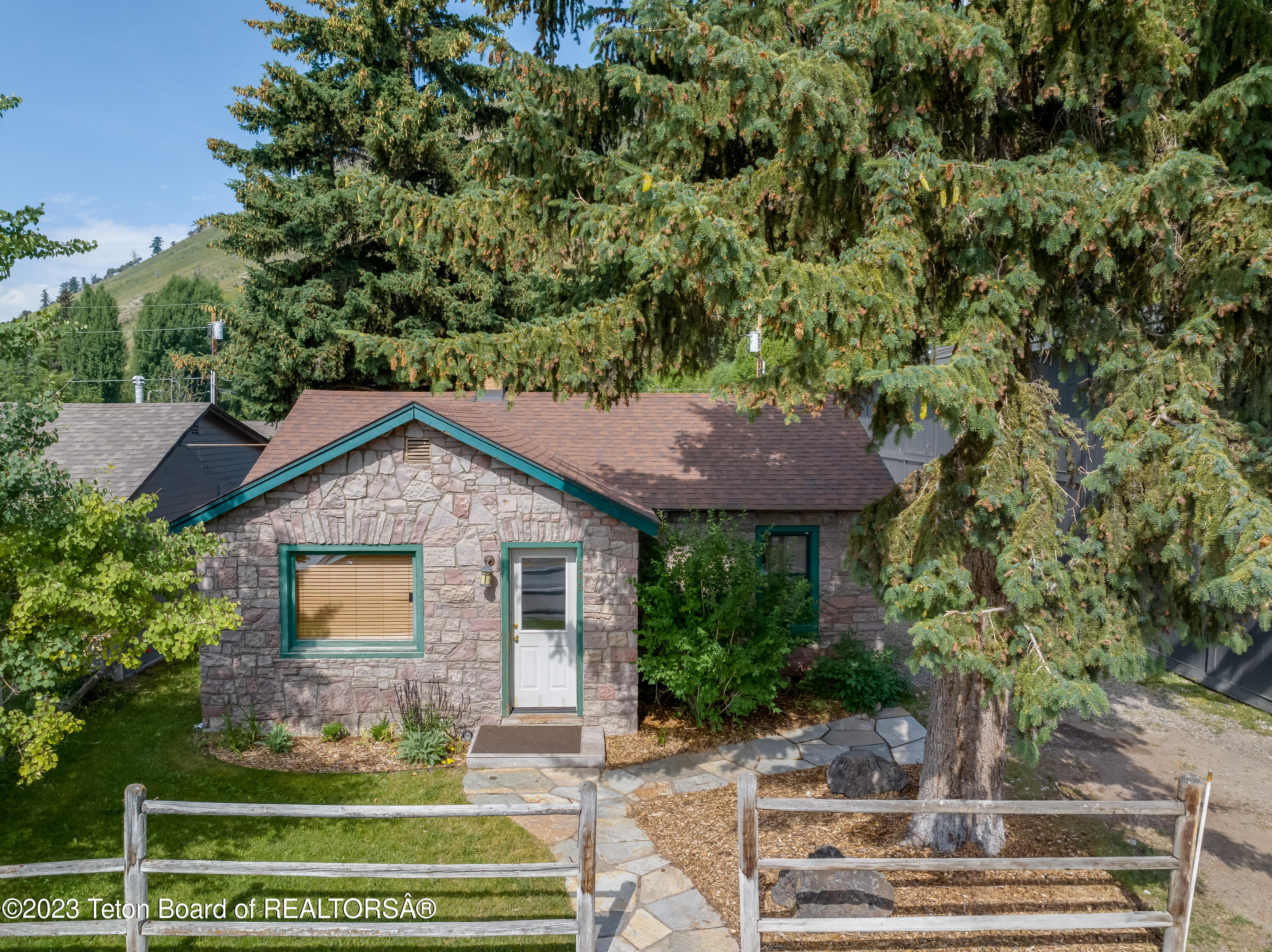 245 & 265 N MILLWARD Street